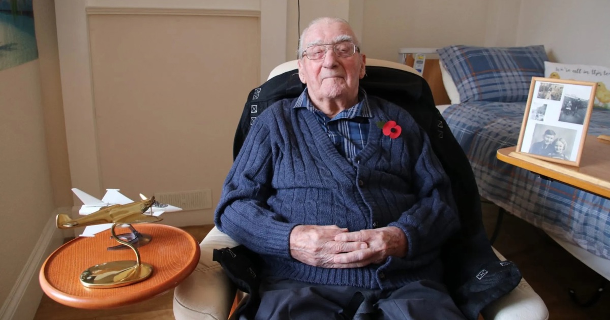 Care home pays tribute to Cheltenham D-Day veteran