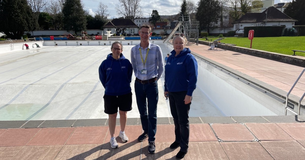 Sandford Parks Lido receives over £300,000 to secure its future